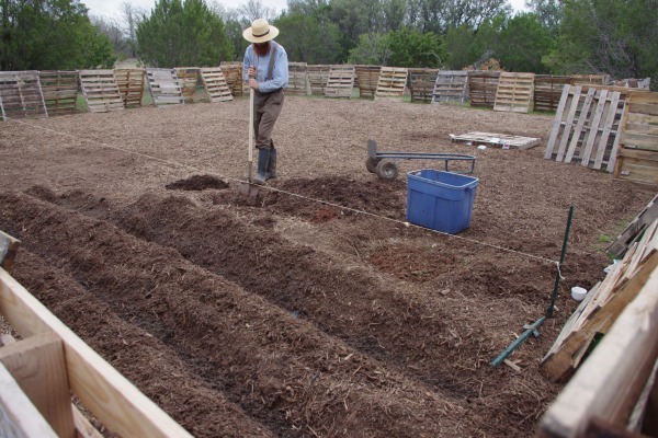 Using (free) Pallets To Build Our Homestead